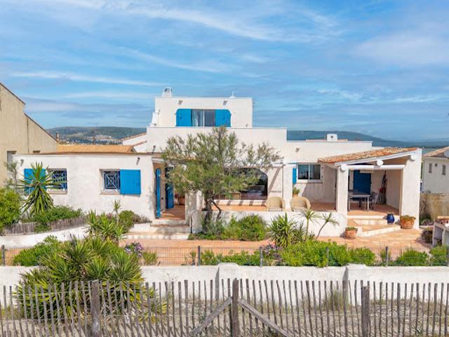 Maison en bord de mer avec jardin