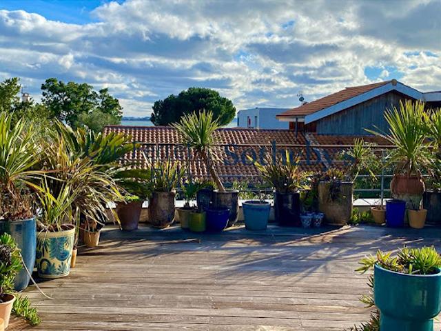 Maison en bord de mer avec jardin