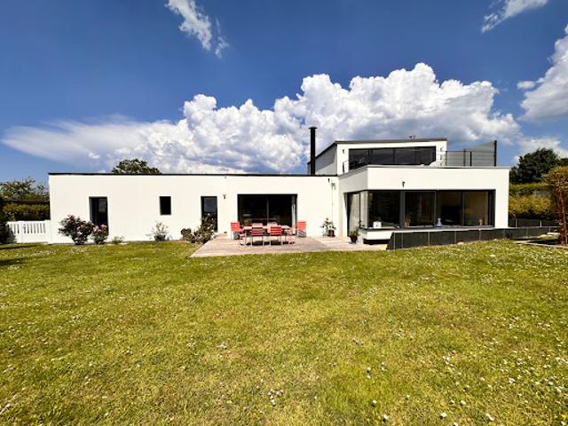 Maison en bord de mer avec jardin