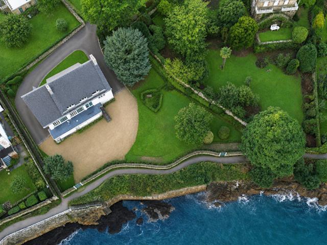 Maison en bord de mer avec jardin
