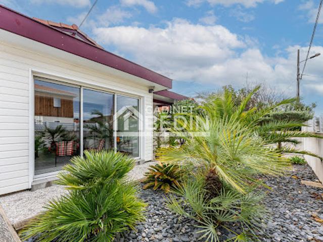 Maison en bord de mer avec jardin