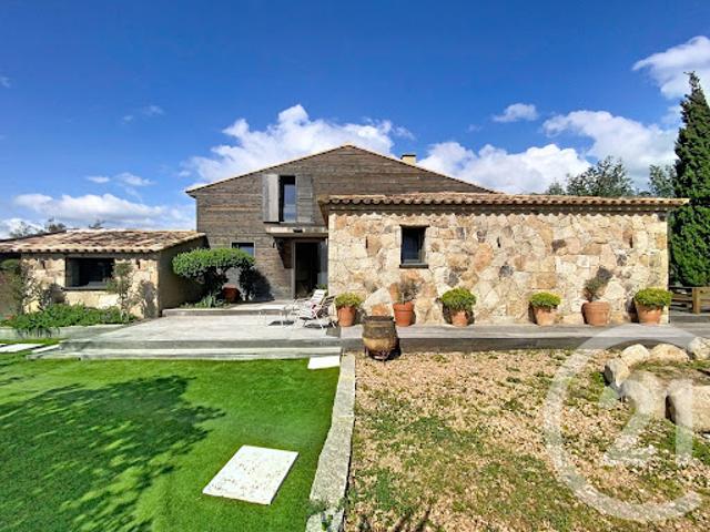 Maison en bord de mer avec jardin