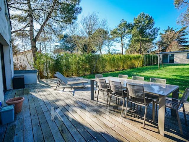 Maison en bord de mer avec jardin