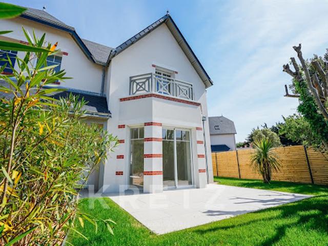 Maison en bord de mer avec jardin