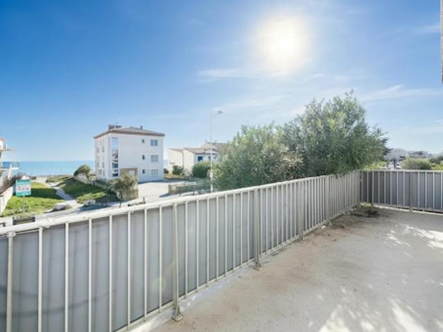 Maison en bord de mer avec jardin
