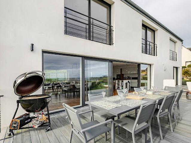 Maison en bord de mer avec jardin