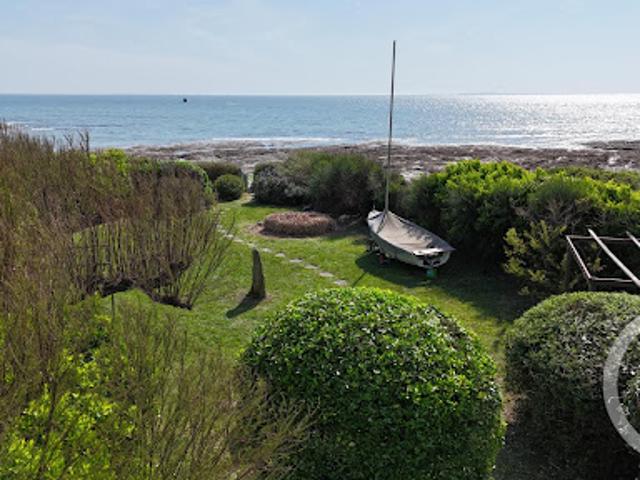 Maison en bord de mer avec jardin