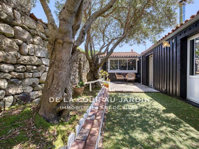 Maison en bord de mer avec jardin