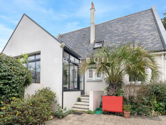 Maison en bord de mer avec jardin
