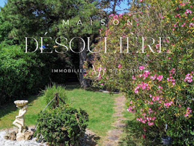 Maison en bord de mer avec jardin