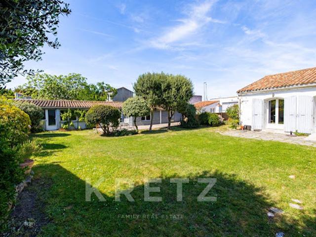 Maison en bord de mer avec jardin