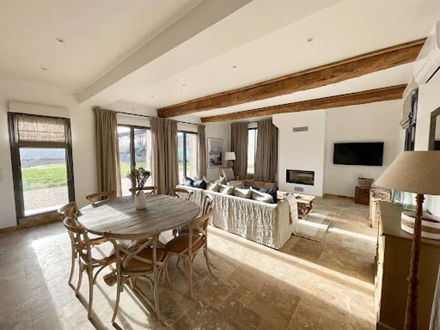 Maison en bord de mer avec jardin