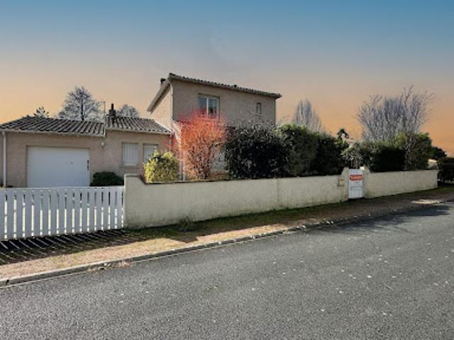 Maison en bord de mer avec jardin