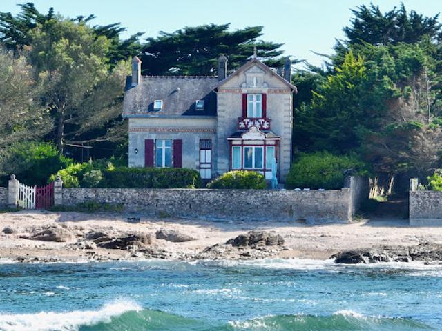 Maison en bord de mer avec jardin
