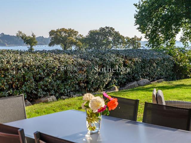Maison en bord de mer avec jardin