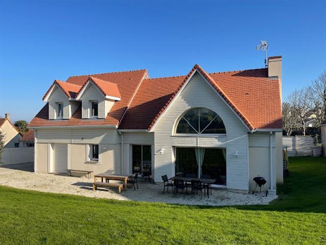 Maison en bord de mer avec jardin