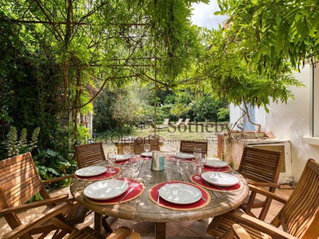 Maison en bord de mer avec jardin