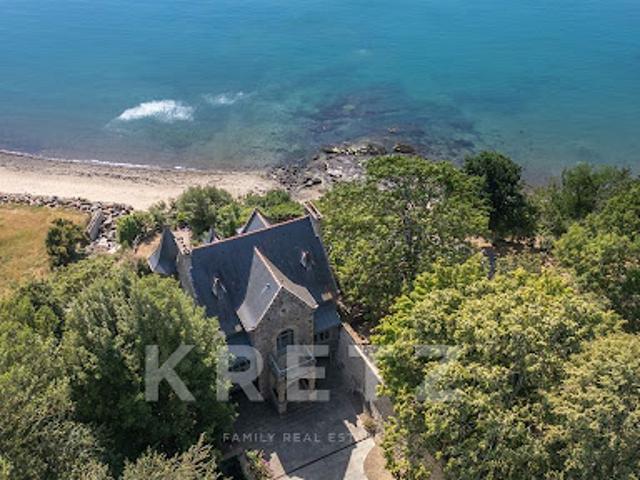 Maison en bord de mer avec jardin