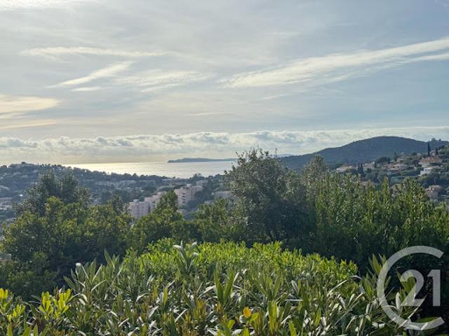 Maison en bord de mer avec jardin