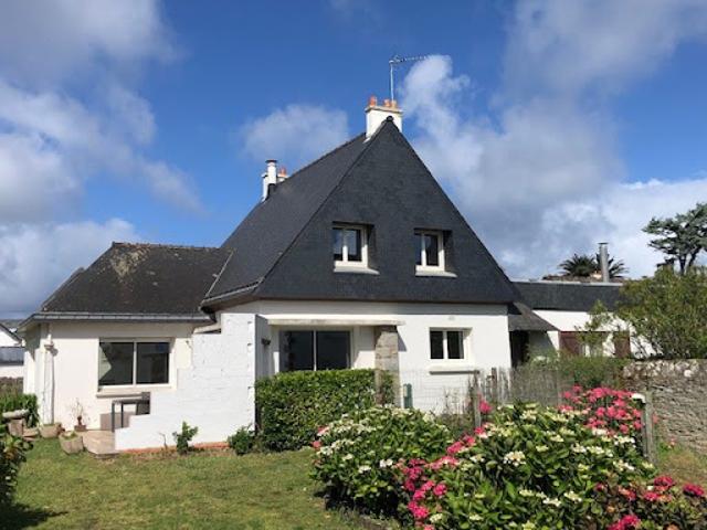 Maison en bord de mer avec jardin