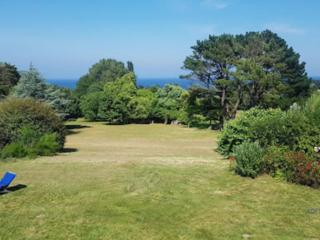 Maison en bord de mer avec jardin