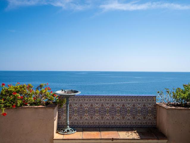 Maison en bord de mer avec jardin