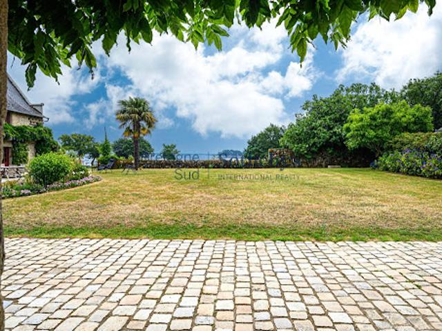 Maison en bord de mer avec jardin