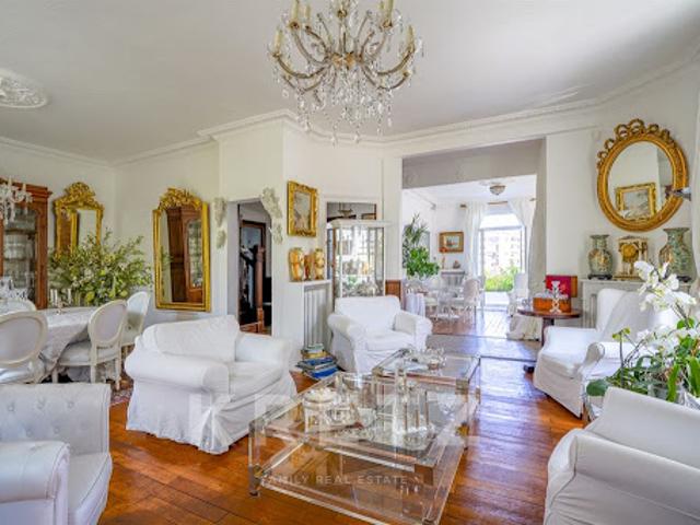 Maison en bord de mer avec jardin