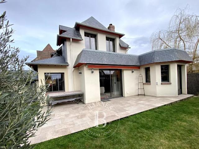 Maison en bord de mer avec jardin