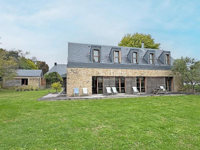Maison en bord de mer avec jardin