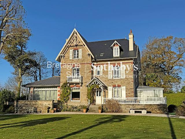 Maison en bord de mer avec jardin
