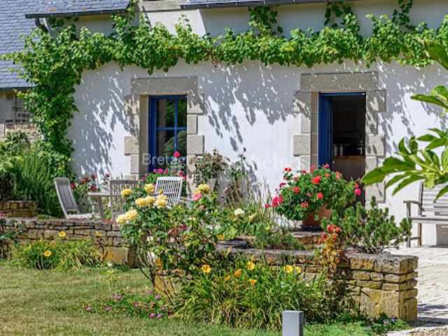 Maison en bord de mer avec jardin