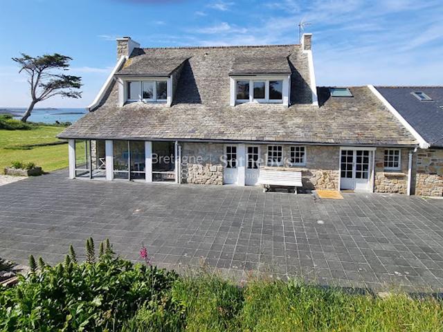 Maison en bord de mer avec jardin