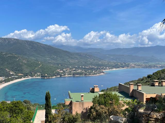 Maison en bord de mer avec piscine et vue panoramique à vendre à Sagone/Corse, France