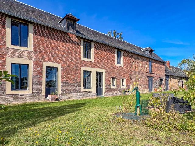 Maison en brique et colombages très bien rénovée