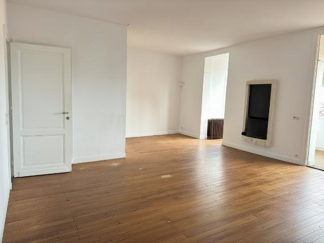 Maison en étage avec grande dépendance de 200 M2