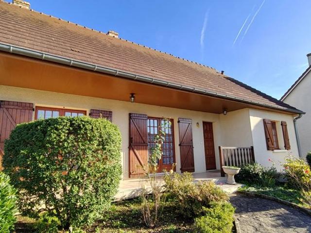 Maison avec grand jardin arboré et sous sol complet
