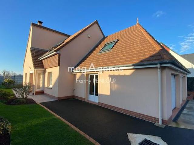 Maison en parfait état avec vie de plain pied, double garage, jardin clos