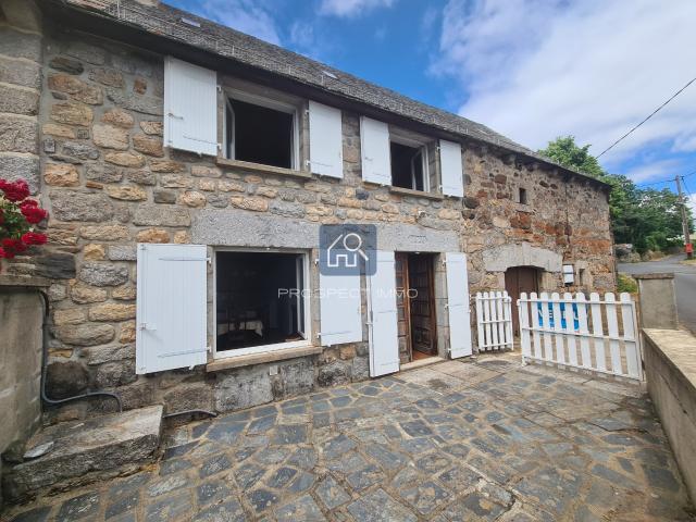 Maison en pierre meublée sur l'Aubrac