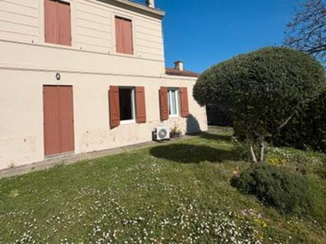 MAISON EN PIERRE MITOYENNE DE 70M² SUR PARCELLE DE 200M² 159 000e