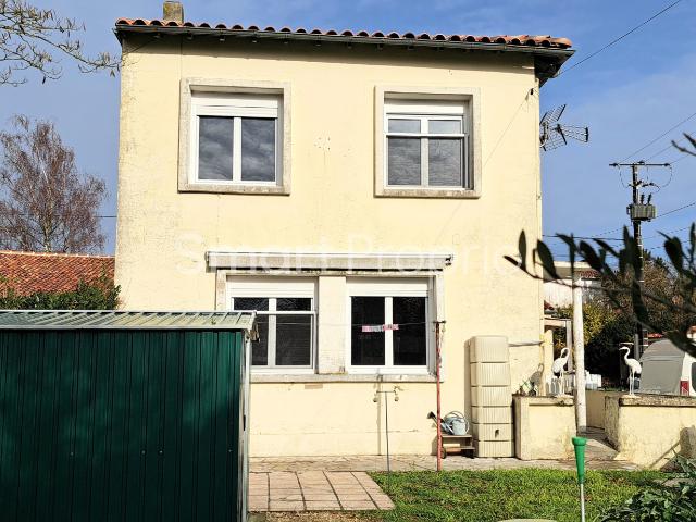 MAISON EN PIERRE MOELLON 5 PIECES 97m2 + GARAGE + CHAIS BORDS