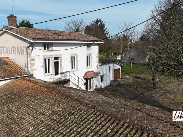 MAISON EN PIERRE NON MITOYENNE 1600 M² TERRAIN 290 M² Habitable 3 CHAMBRES COMMERCE