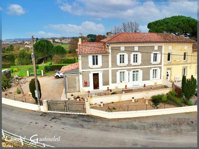 Maison en pierre au bord de la Dordogne à vendre– Proche Saint Émilion à VIGNONET 33