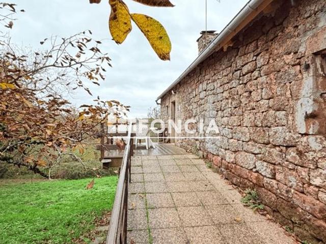 Maison en pierre au calme avec garage Rodelle