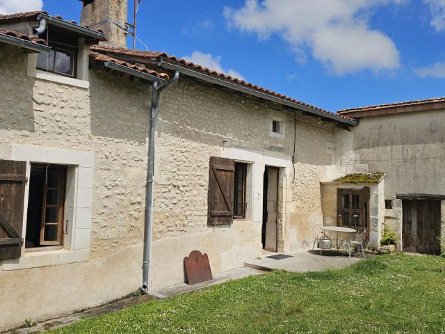 Maison en pierre au calme avec piscine