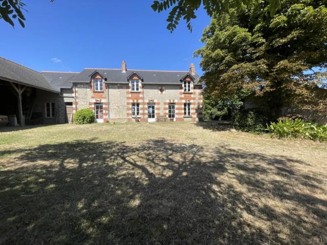 Maison en pierre avec 1,8 hectare de terrain – Fort potentiel d'aménagement