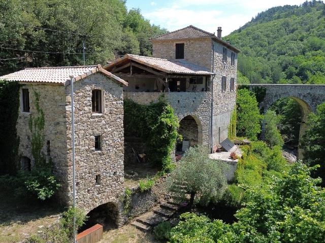Maison en pierre avec accès rivière à pied 167m² Rocles