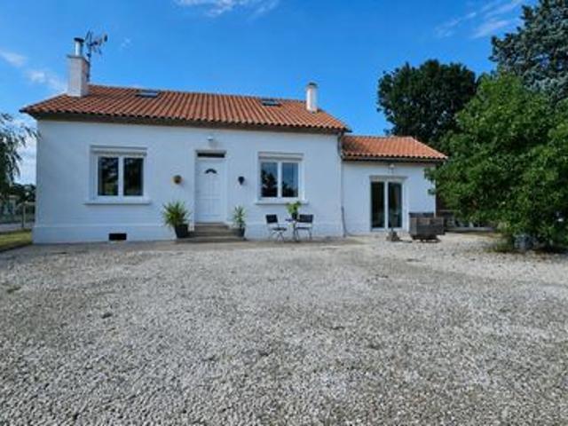 Maison en pierre avec beau potentiel