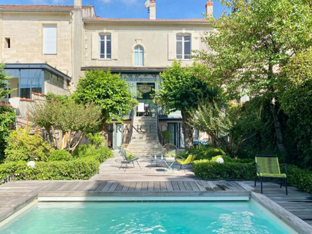 Maison en pierre avec garage, jardin et piscine LESCURE