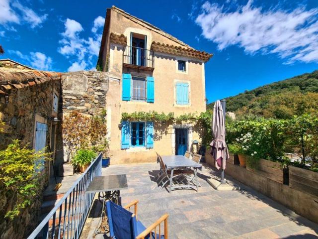 Maison en Pierre avec Gîtes, Annexes et Piscine 121m² Cessenon sur Orb